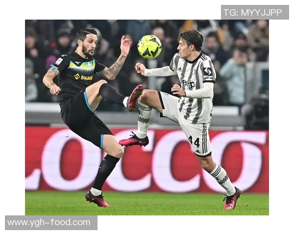 意大利足球明星优雅西服造型展现绅士风范与运动魅力 意大利足球明星优雅西服造型展现绅士风范与运动魅力