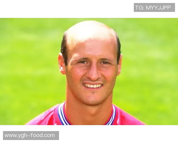 足球明星贝尔的秃头照片引发热议球迷们的不同反应和讨论 足球明星贝尔的秃头照片引发热议球迷们的不同反应和讨论